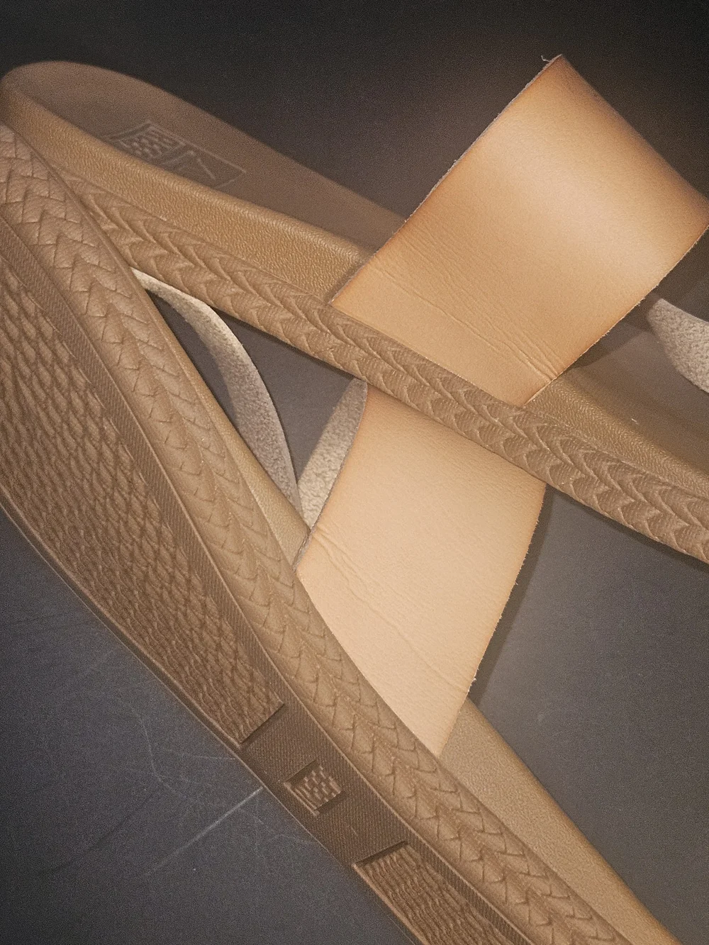 Reef Women’s Tan Slide Toe-Post Sandals - Picture 7 of 7